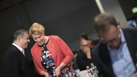 Fröhlich voran. Das neue SPD-Führungsduo Raed Saleh und Franziska Giffey stimmt Berlins Sozialdemokraten auf den Wahlkampf ein.