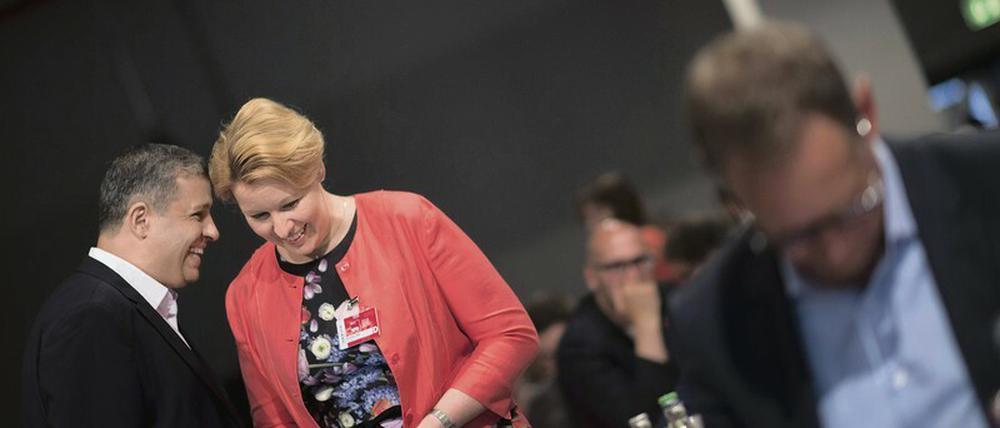Fröhlich voran. Das neue SPD-Führungsduo Raed Saleh und Franziska Giffey stimmt Berlins Sozialdemokraten auf den Wahlkampf ein.