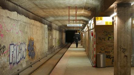 Pompeji? Nein, Kreuzberg. Die Fliesen im U-Bahnhof Yorckstraße sind seit 2016 weg.