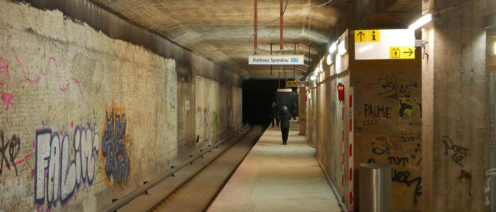 Pompeji? Nein, Kreuzberg. Die Fliesen im U-Bahnhof Yorckstraße sind seit 2016 weg.
