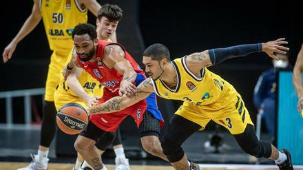 Zuerst am Ball. Albas Peyton Siva im Duell mit Darrun Hilliard.