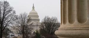 Mit Winkelmaß und Kelle. Die Grundsteinlegung des Kapitols in Washington besorgte Präsident George Washington, ein Großmeister der Freimaurer.