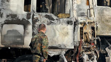 Hass auf Militär. Linksextreme Serientäter zündeln seit Jahren in Leipzig. Fahrzeuge der Bundeswehr waren mehrmals Ziel. Auf dem Bild ausgebrannte Lkw im März 2016
