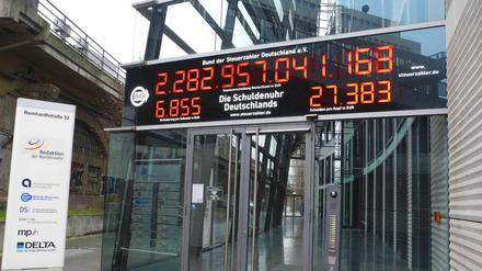 Die Schuldenuhr beim Bund der Steuerzahler zeigt an, wie stark der Staat im Minus ist (hier der Stand von Anfang Januar).