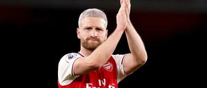 Spektakulärer Spielertausch: Schalke 04 verpflichtet Shkodran Mustafi vom FC Arsenal. 