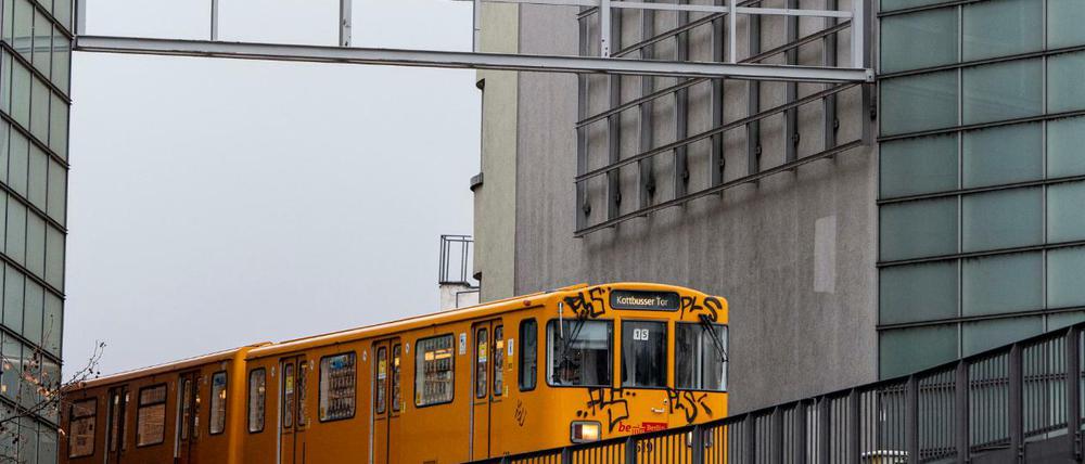 Fahrt ins Risiko. Die BVG will ihren Kurs im Streit mit dem Bundesamt für Sicherheit in der Informationstechnik nicht ändern. SPD und CDU sind verärgert.