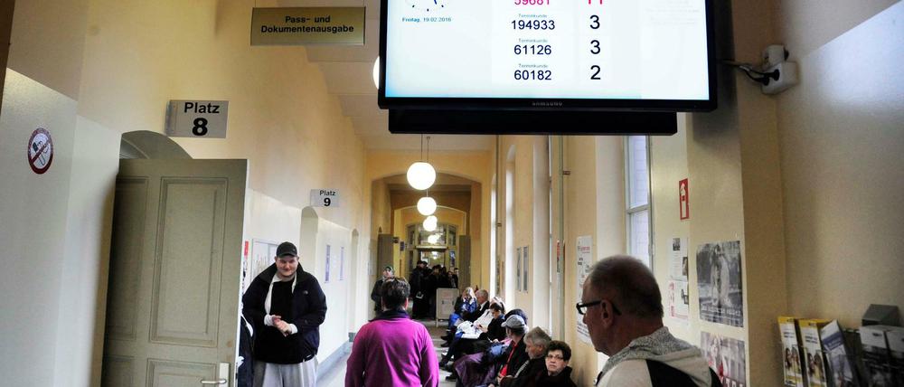 Geduldsprobe: Wer auf einen Termin im Bürgeramt angewiesen ist, braucht gute Nerven.