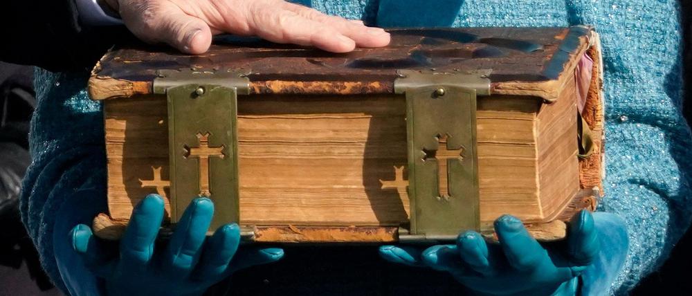 Amtseinführung: Joes Biden leistete seinen Eid als US-Präsident auf der 125 Jahre alten Familienbibel.