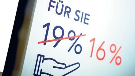 Nur ein knappes Drittel der Steuersenkung, die den Staat 20 Milliarden Euro kostete, floss in zusätzlichen Konsum. 