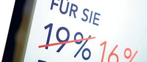 Nur ein knappes Drittel der Steuersenkung, die den Staat 20 Milliarden Euro kostete, floss in zusätzlichen Konsum. 