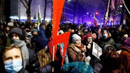 Der rote Blitz ist das Symbol der Protestbewegung.
