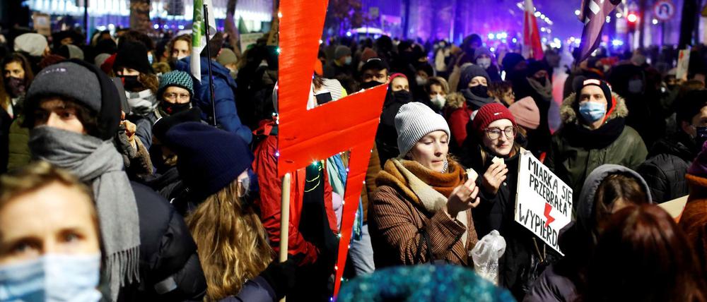 Der rote Blitz ist das Symbol der Protestbewegung. 