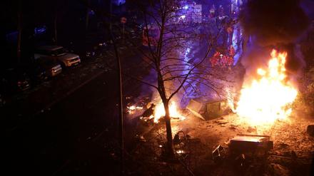 Das Auto war wohl zu schnell unterwegs, als der Unfall passierte. Der Wagen ging in Flammen auf.