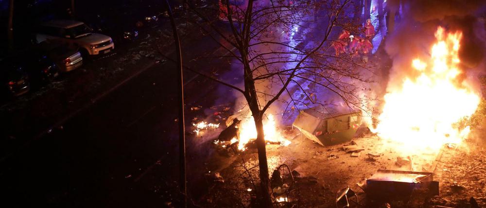 Das Auto war wohl zu schnell unterwegs, als der Unfall passierte. Der Wagen ging in Flammen auf.
