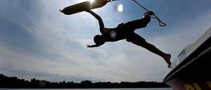 100 Männer und Frauen sind bei der DLRG in Spandau als Lebensretter im Einsatz.