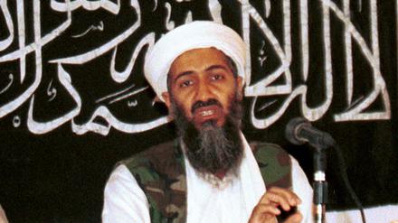 Fatales Erbe. Al-Kaida-Chef Osama bin Laden 1998 bei einer Pressekonferenz im afghanischen Khost.