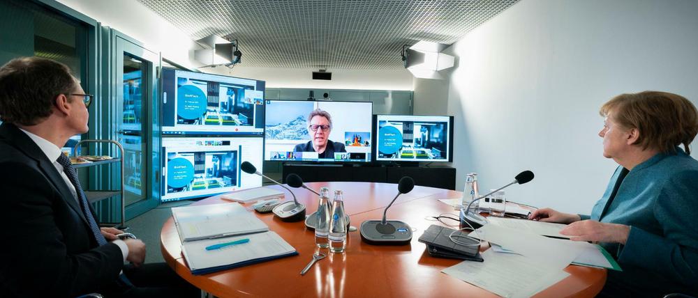 Virtueller Impfgipfel - Berlins Regierender Bürgermeister und Kanzlerin Angela Merkel im Kanzleramt