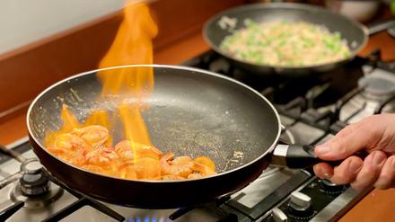 Beeindruckt jeden Gast: in Whiskey flambierte Garnelen.