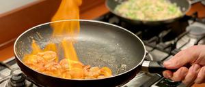 Beeindruckt jeden Gast: in Whiskey flambierte Garnelen.