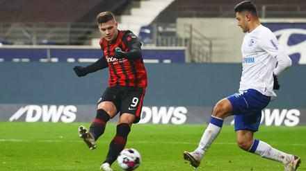 Luka Jovic muss sich derzeit noch gedulden bei der Eintracht.