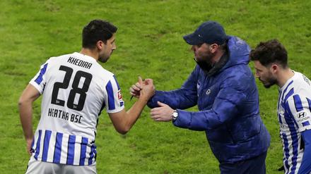 Los geht's. Pal Dardai schickt Sami Khedira aufs Feld.