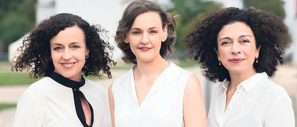 Reisende in Wort und Klang. Schauspielerin Maria Schrader, Geigerin Franziska Hölscher und Pianistin Marianna Shirinyan.