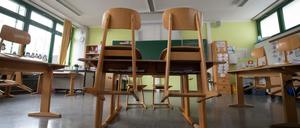 Alle Stühle oben: Was in der Schule nicht mehr unterrichtet wird, muss in Flüchtlingsunterkünften wieder aufgefangen werden.