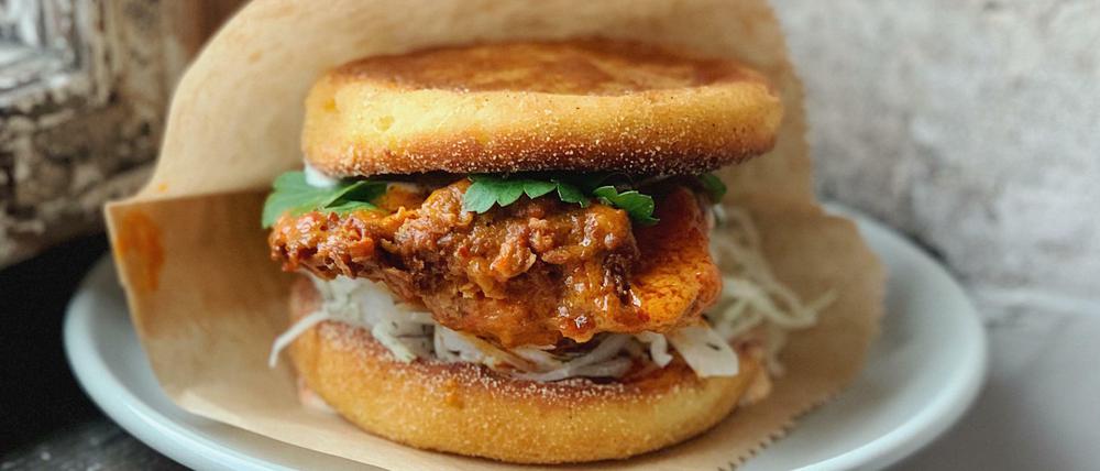 Krass kross: das Buffalo Fried Chicken Sandwich vom Café Annelies am Görlitzer Park. 