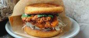 Krass kross: das Buffalo Fried Chicken Sandwich vom Café Annelies am Görlitzer Park. 