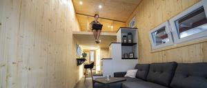 Weniger ist mehr. Tiny Houses, oder auch Mikro-, beziehungsweise Mini-Häuser kommen ursprünglich aus den USA. Sie sollen dazu beitragen, dass auch Menschen mit geringerem Einkommen in den teuren Innenstadtbezirken leben können.
