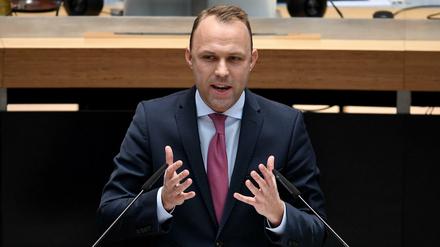Sebastian Czaja, Fraktionsvorsitzender der Berliner FDP, spricht bei der 53. Plenarsitzung des Berliner Abgeordnetenhauses im Jahr 2020.
