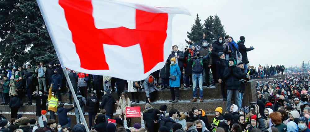 Proteste für die Freilassung Nawalnys in St. Petersburg.