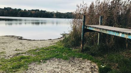 Herbst 2020. Der DLRG-Steg ragte früher ins Wasser, hier hielt das Rettungsboot.