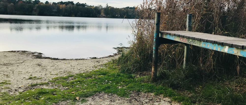 Herbst 2020. Der DLRG-Steg ragte früher ins Wasser, hier hielt das Rettungsboot.