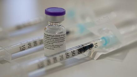 Biontech und Pfizer preisen ihren Corona-Impfstoff mit einer 95-prozentigen Wirksamkeit an. Das bestätigt eine Studie aus Israel.