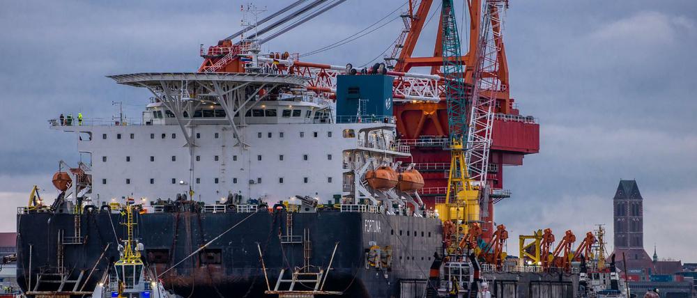 Der russische Rohrleger "Fortuna", hier noch im Hafen von Wismar