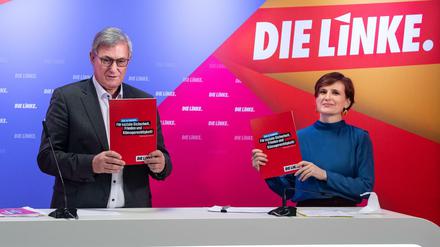 Die Linken-Vorsitzenden Bernd Riexinger und Katja Kipping bei der Vorstellung des Parteiprogramms. 