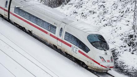 Ein ICE wurde bei der Aktion in Bayern beschädigt.