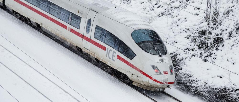 Ein ICE wurde bei der Aktion in Bayern beschädigt.