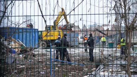 Demonstranten hatten am Samstag einen Bagger an der Rummelsburger Bucht besetzt. 