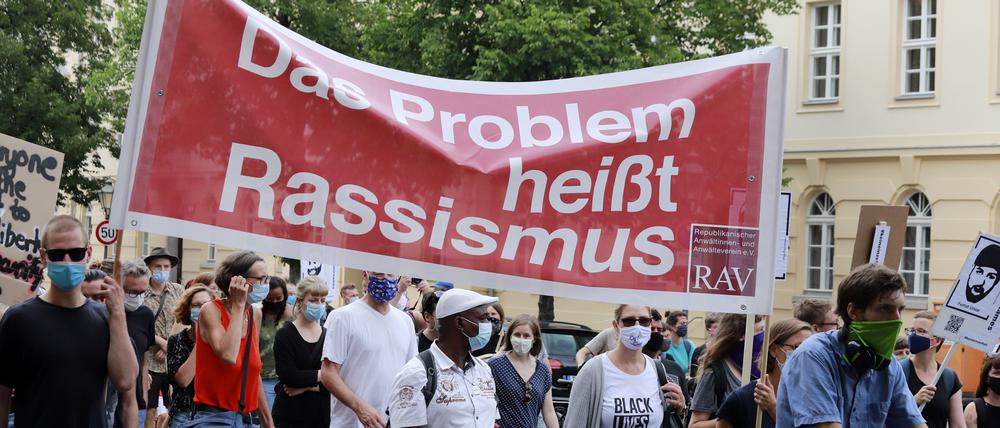 Demonstration gegen Rassismus und zum Gedenken der Opfer von Hanau. 