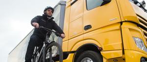 Gefahr erkannt. Abbiegeassistenten an Lastwagen sollen Unfälle vermeiden.