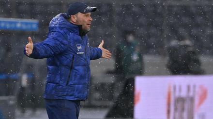 Mit breiter Brust. Pal Dardai will seinen Spielern vermitteln, dass alles an ein gutes Ende gelangt.