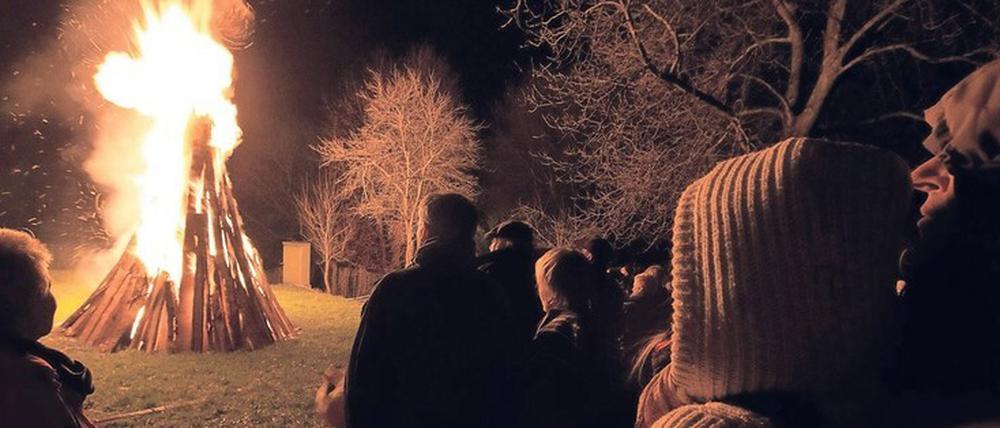 Gruppengefühl. Lagerfeuer sind sonst beliebt als Jugendtreffs.