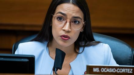 Alexandria Ocasio-Cortez, kurz AOC, in einer Anhörung im US-Senat, August 2020.