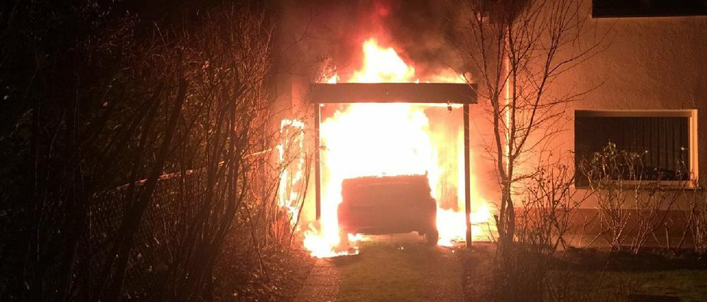 Am 1.2.2018 wurde das Fahrzeug von Linken-Politiker Ferat Kocak in Brand gesteckt - vermutlich von Neonazis.