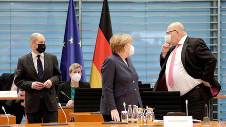 Wo bleiben die Hilfen: Finanzminister Scholz, Kanzlerin Merkel, Wirtschaftsminister Altmaier