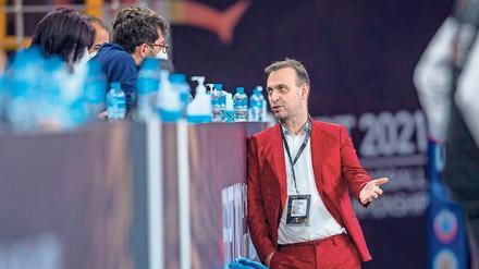 Bob Hanning, 53, begann seine Handballkarriere als Trainer beim TV Cronenberg in Essen. Seit 2005 arbeitet er als Manager bei den Füchsen Berlin.