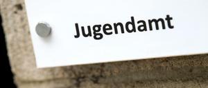 Jugendämter müssen einen Blick auf Familien haben. Ihre Maßnahmen können aber von Gerichten überprüft werden.
