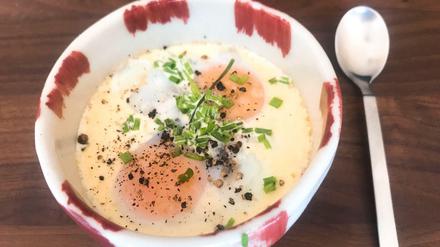 Ein fantastisches Frühstück, das auch mittags und abends schmeckt: die französischen Ofeneier Oeufs cocotte.